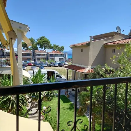 Spacious 2-bedroom Vacation With Sea View Ferienhaus