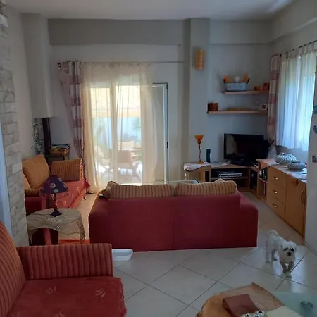 Ferienhaus Spacious 2-bedroom Vacation With Sea View